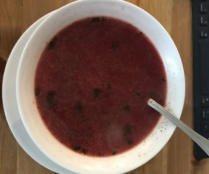 Talerz czerwonego barszczu
